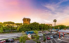 Anaheim Plaza Hotel And Suites